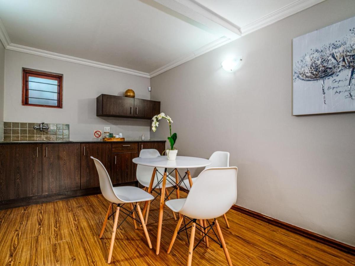 Hurlingham House Guest House Йоганнесбурґ Екстер'єр фото