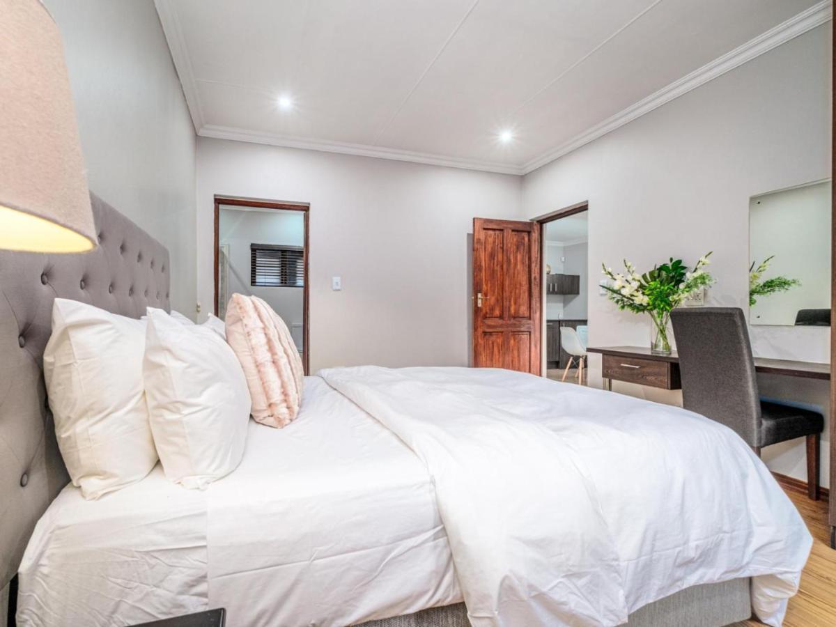 Hurlingham House Guest House Йоганнесбурґ Екстер'єр фото
