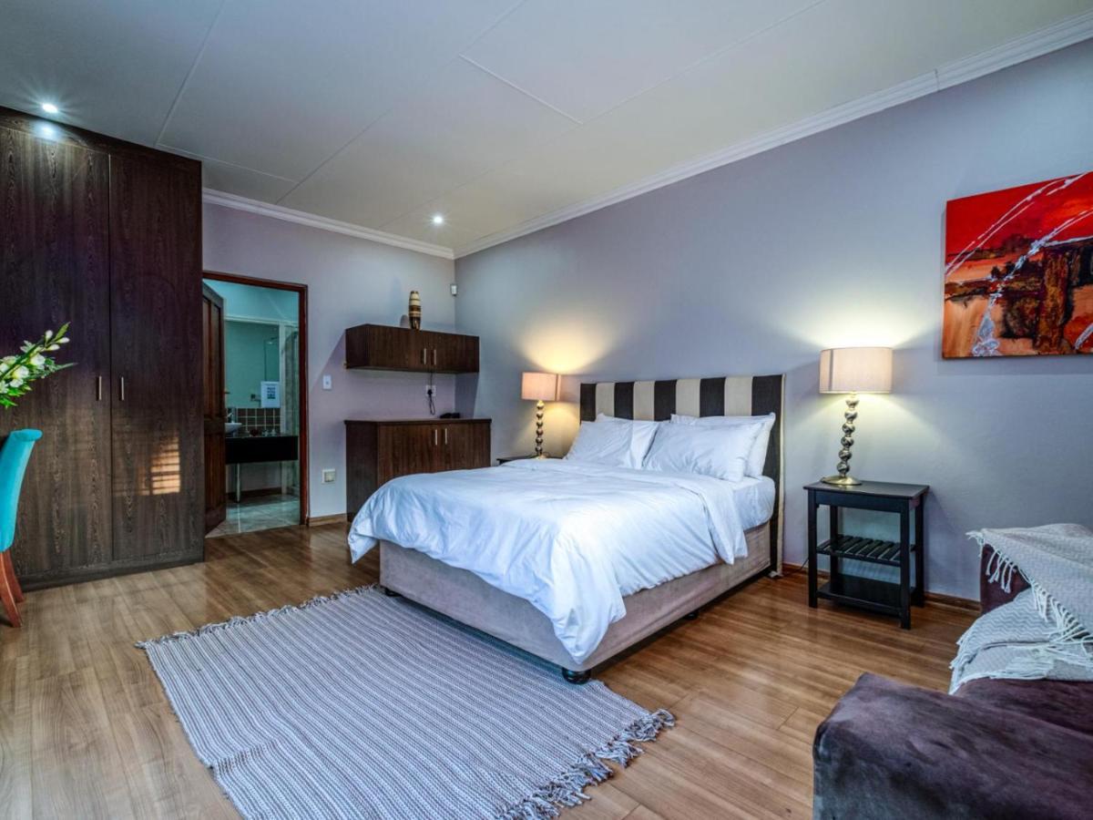 Hurlingham House Guest House Йоганнесбурґ Екстер'єр фото