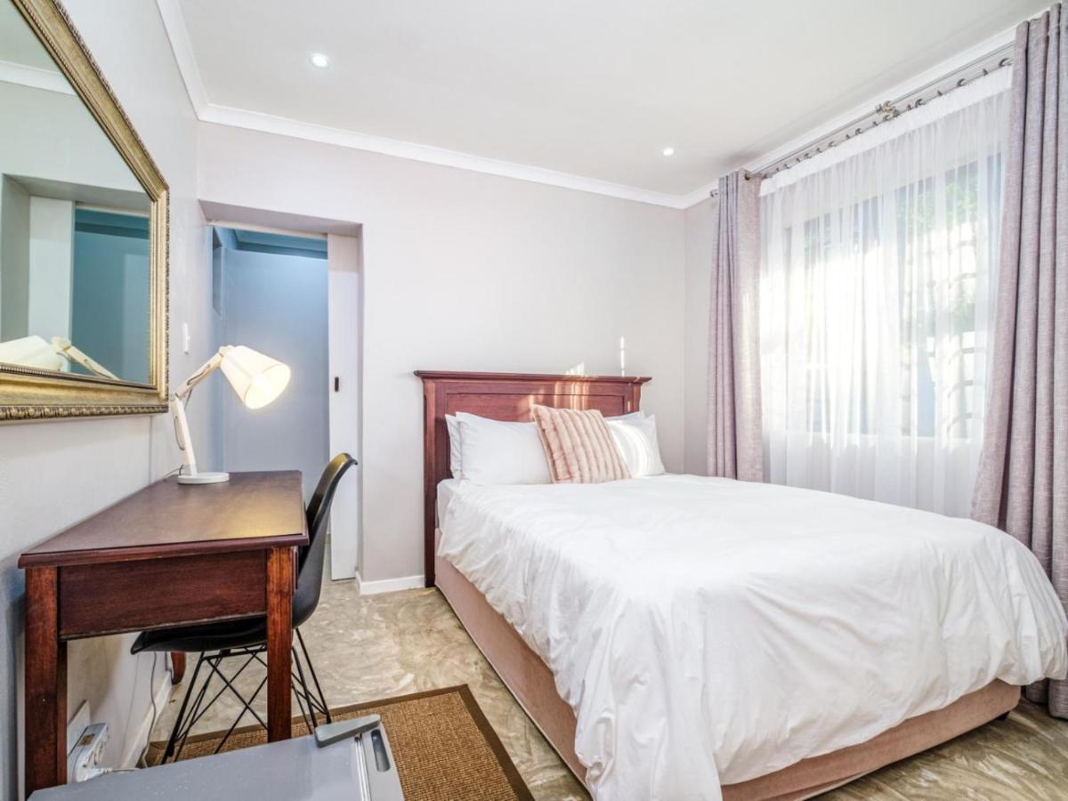 Hurlingham House Guest House Йоганнесбурґ Екстер'єр фото