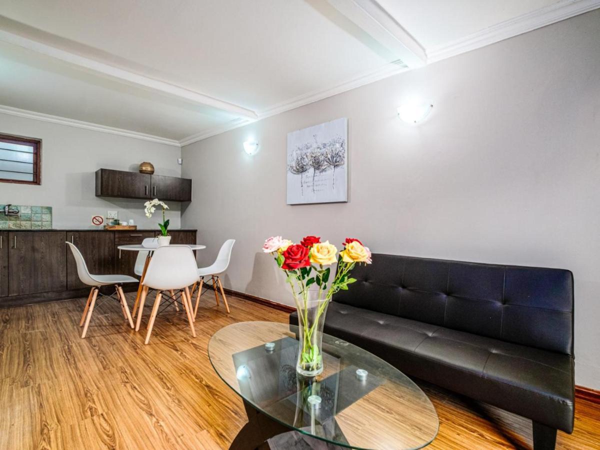 Hurlingham House Guest House Йоганнесбурґ Екстер'єр фото