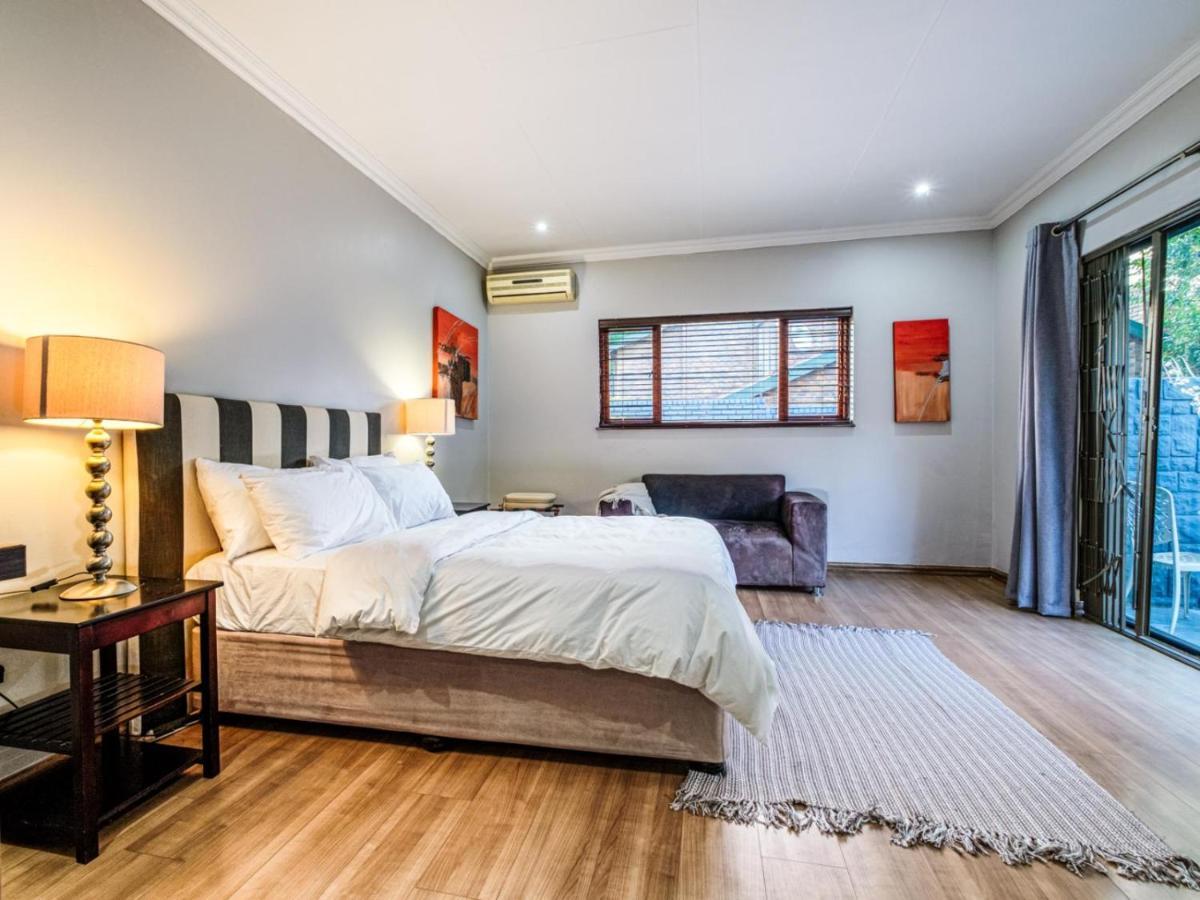 Hurlingham House Guest House Йоганнесбурґ Екстер'єр фото