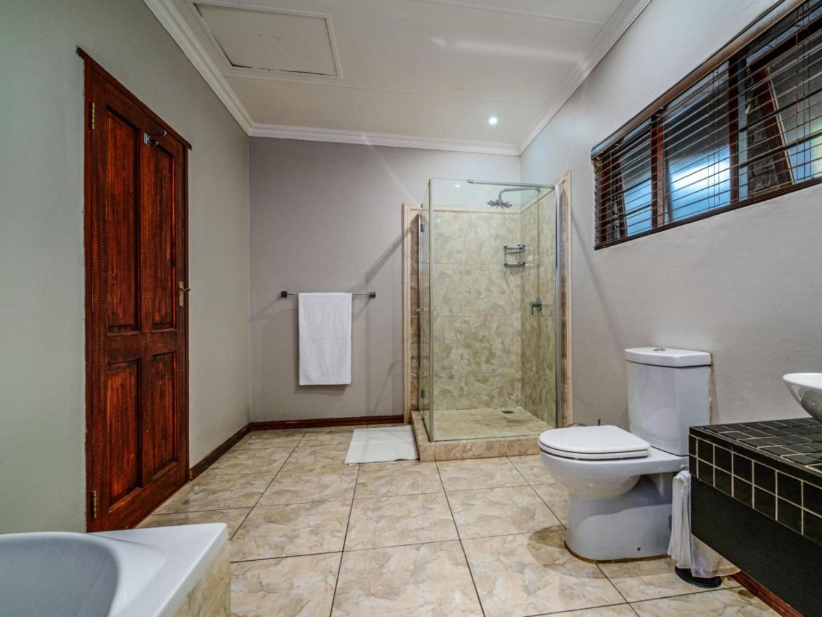 Hurlingham House Guest House Йоганнесбурґ Екстер'єр фото